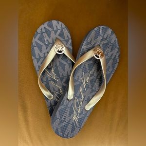 MICHAEL KORS Logo Flip Flop
